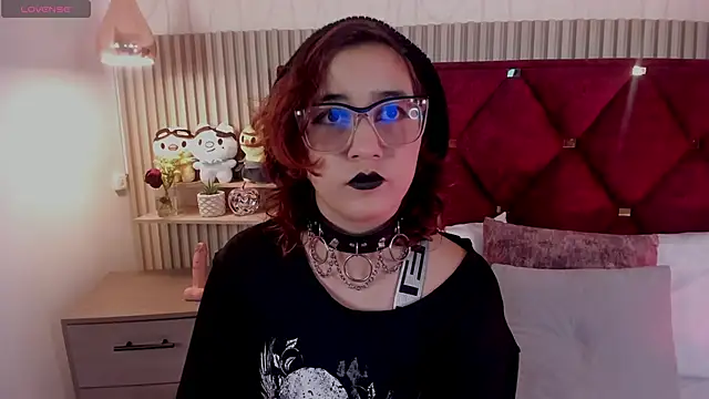 Snapshot of Kiri_Velvet chatting on 05.14.26 Kiri Velvet online show from 05.14.26