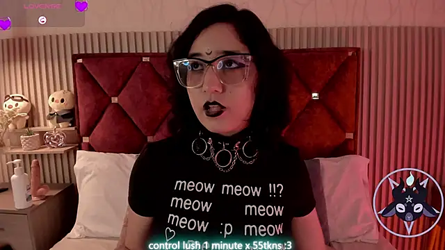 Snapshot of Kiri_Velvet chatting on 05.27.26 Kiri Velvet online show from 05.27.26