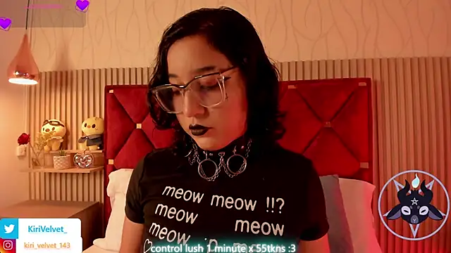 Snapshot of Kiri_Velvet chatting on 05.28.26 Kiri Velvet online show from 05.28.26