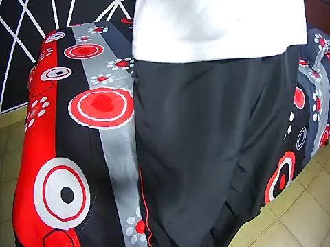 Snapshot of HouseOfHeat chatting on 11.24.25 HouseOfHeat online show from 11.24.25