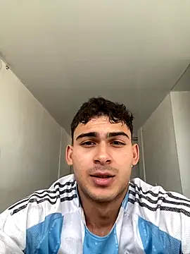 Snapshot of Zezzta chatting on 11.25.25 Zezzta online show from 11.25.25