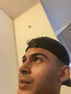 Snapshot of Zezzta chatting on 03.21.26 Zezzta online show from 03.21.26