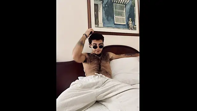 Snapshot of oceanboy_vibe chatting on 11.25.25 oceanboy vibe online show from 11.25.25