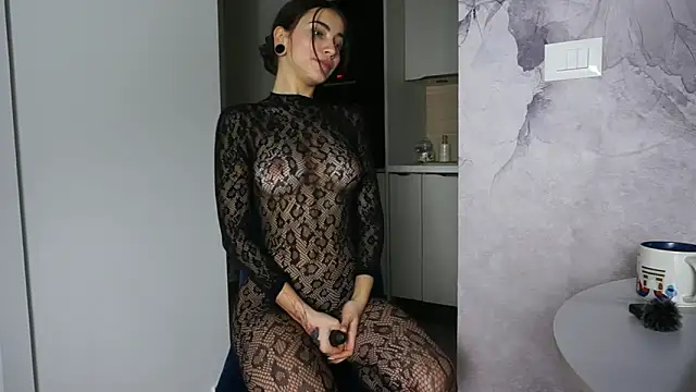 Snapshot of LianixLoverx chatting on 12.13.25 LianixLoverx online show from 12.13.25