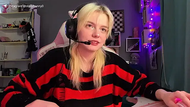 Snapshot of KittyLarva chatting on 01.09.26 KittyLarva online show from 01.09.26