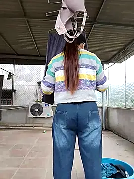 Snapshot of HanniZii chatting on 12.22.25 HanniZii online show from 12.22.25