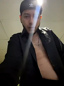 Snapshot of tratosucio chatting on 12.02.25 tratosucio online show from 12.02.25