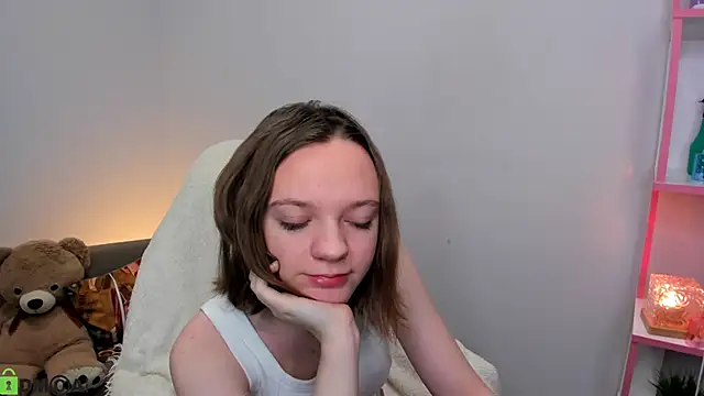 Snapshot of Olivia_Riesz chatting on 12.17.25 Olivia Riesz online show from 12.17.25