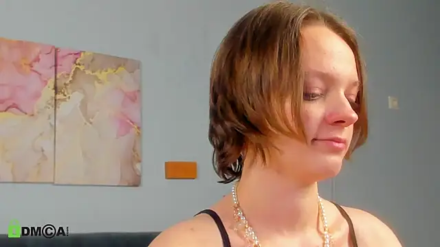 Olivia Riesz online show from 05.07.26