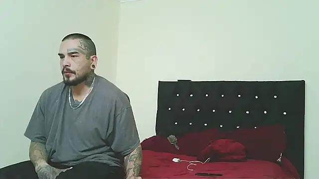 Snapshot of ARIA_AND_NICK chatting on 02.01.26 ARIA AND NICK online show from 02.01.26