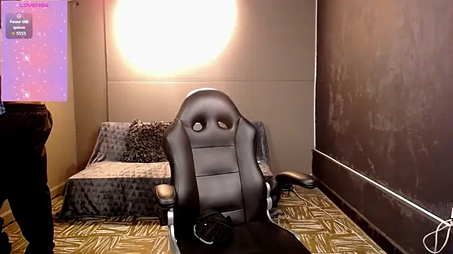 Snapshot of LiamVibes212 chatting on 12.04.25 LiamVibes212 online show from 12.04.25