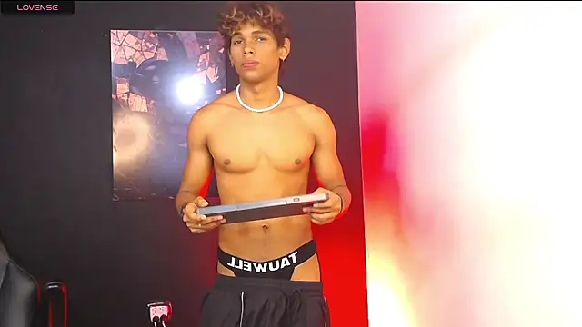 Snapshot of LiamVibes212 chatting on 01.14.26 LiamVibes212 online show from 01.14.26