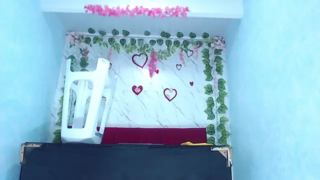 Snapshot of angelamanjarrezcm chatting on 12.15.25 angelamanjarrezcm online show from 12.15.25