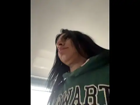 Snapshot of SaraAndrade_ chatting on 12.16.25 SaraAndrade online show from 12.16.25