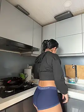 Snapshot of SaraAndrade_ chatting on 02.14.26 SaraAndrade online show from 02.14.26