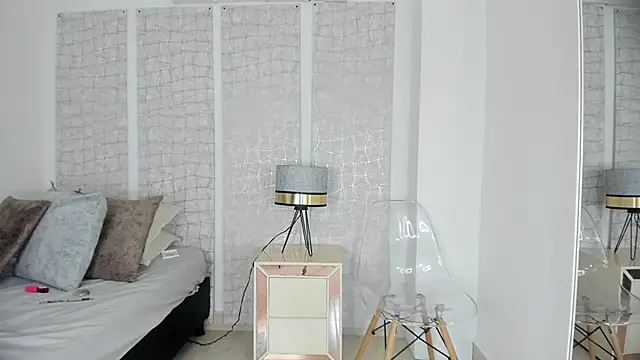 niicole steele  online show from 12.05.25