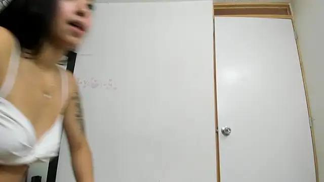 Snapshot of angel_pink7 chatting on 12.16.25 angel pink7 online show from 12.16.25