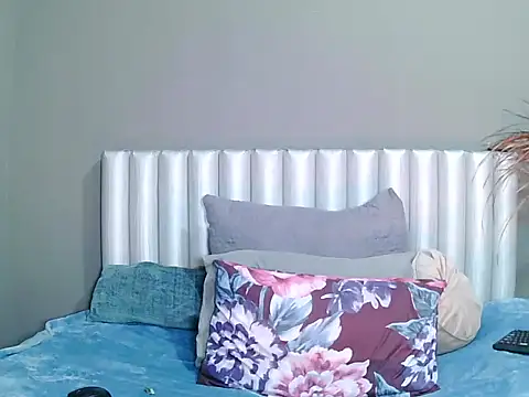 Snapshot of SavageHoney chatting on 11.28.25 SavageHoney online show from 11.28.25