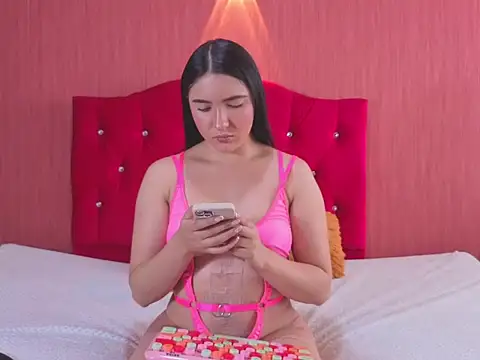 Snapshot of Isa-Trujilloo chatting on 11.27.25 Isa-Trujilloo online show from 11.27.25