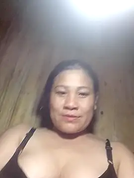 Snapshot of hey-bana chatting on 12.04.25 hey-bana online show from 12.04.25