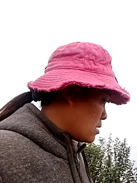 Snapshot of hey-bana chatting on 12.16.25 hey-bana online show from 12.16.25