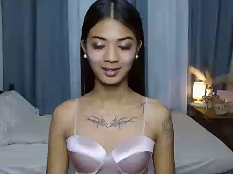 Snapshot of SamaraMillers chatting on 11.25.25 SamaraMillers online show from 11.25.25