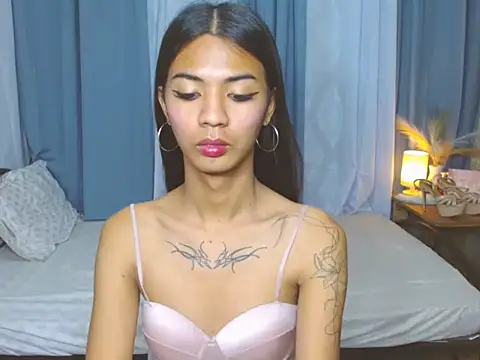 Snapshot of SamaraMillers chatting on 12.16.25 SamaraMillers online show from 12.16.25