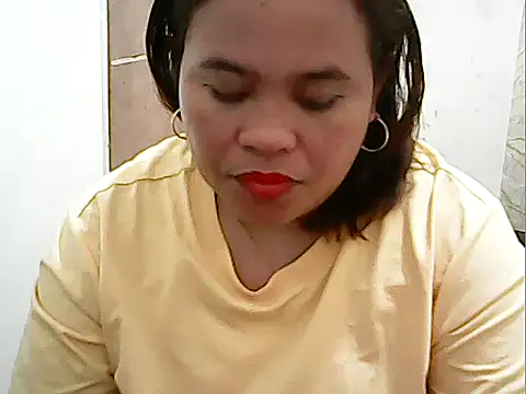 Snapshot of cutechubby chatting on 12.21.25 cutechubby online show from 12.21.25