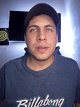 Snapshot of gonzalito222 chatting on 11.25.25 gonzalito222 online show from 11.25.25