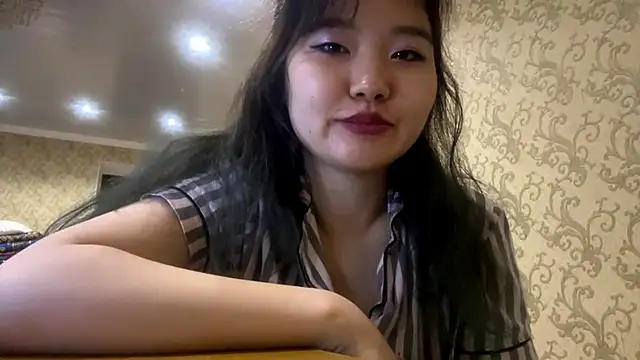 Snapshot of Roximnemeni chatting on 02.15.26 Roximnemeni online show from 02.15.26