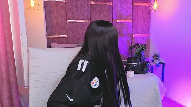 Snapshot of amberthangelss chatting on 12.17.25 amberthangelss online show from 12.17.25