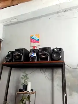 Snapshot of Alvarezz0202 chatting on 06.25.26 Alvarezz0202 online show from 06.25.26
