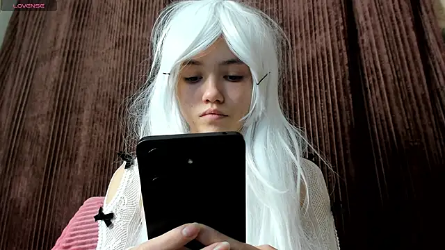 Snapshot of MissKotomissCat chatting on 11.30.25 MissKotomissCat online show from 11.30.25