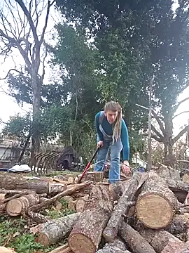 Snapshot of Horny_hippie chatting on 12.20.24 Horny hippie online show from 12.20.24