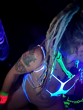 Snapshot of Horny_hippie chatting on 11.17.25 Horny hippie online show from 11.17.25