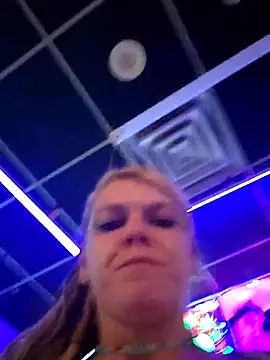 Snapshot of Horny_hippie chatting on 12.19.25 Horny hippie online show from 12.19.25