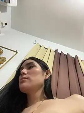 Snapshot of SofiaHarison chatting on 12.22.25 SofiaHarison online show from 12.22.25