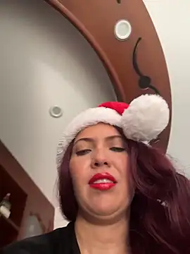 Snapshot of IsaSantoDomingo chatting on 12.22.25 IsaSantoDomingo online show from 12.22.25