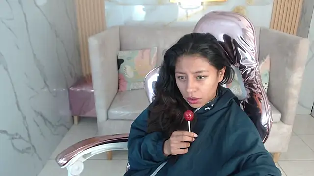 Snapshot of serabella_s chatting on 12.20.25 serabella s online show from 12.20.25