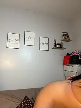 Snapshot of Diannellove chatting on 02.18.26 Diannellove online show from 02.18.26