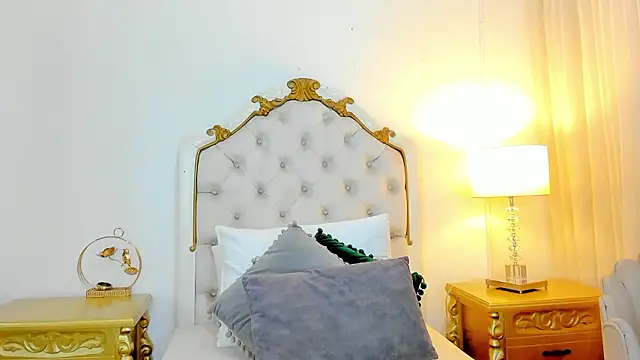 miss vivienne online show from 01.17.26