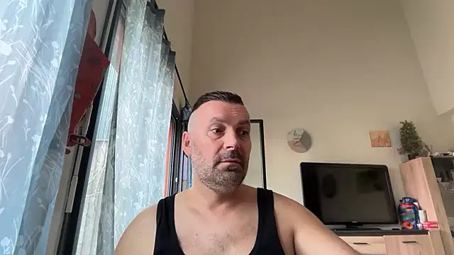Snapshot of coolsmith81 chatting on 06.25.26 coolsmith81 online show from 06.25.26