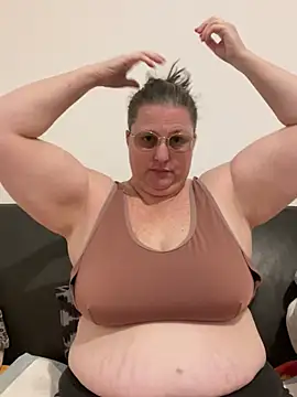 Snapshot of bea_french_curvy chatting on 01.12.26 bea french curvy online show from 01.12.26