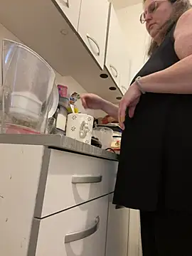 Snapshot of bea_french_curvy chatting on 01.16.26 bea french curvy online show from 01.16.26