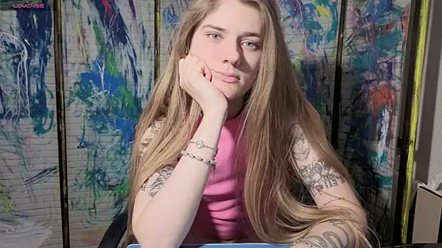 Snapshot of Adell_Love chatting on 05.10.26 Adell Love online show from 05.10.26