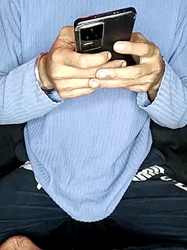 kisses-onmy-body online show from 12.02.25