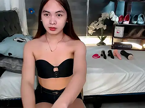 Snapshot of sylvannia_cumslut chatting on 02.17.26 sylvannia cumslut online show from 02.17.26