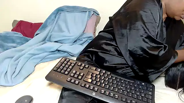 Bustyninaxxx40 online show from 12.22.25