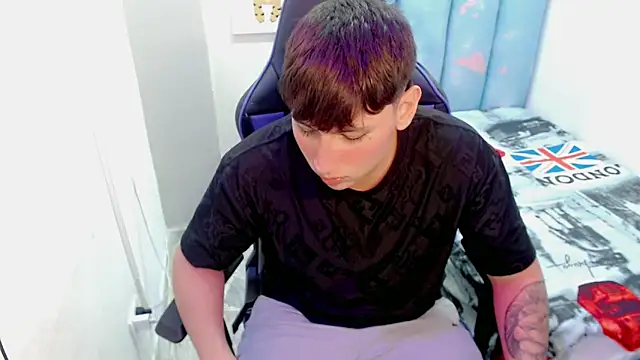 Snapshot of d_moneyy_ chatting on 11.28.25 d moneyy online show from 11.28.25