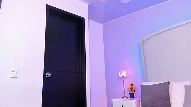 Snapshot of salome_moon_ chatting on 12.22.25 salome moon online show from 12.22.25